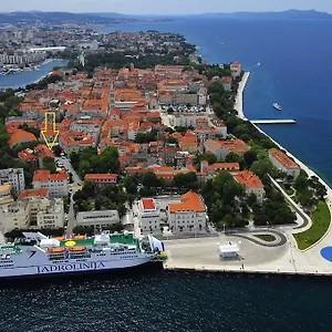 https://rooms-tisa-old-town.hotelinzadar.com